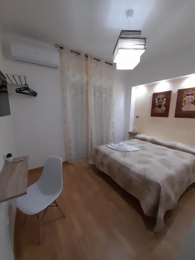 Milazzo: La Porta Delle Eolie Bed and Breakfast Buitenkant foto