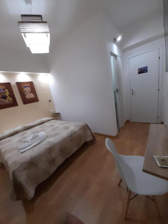 Milazzo: La Porta Delle Eolie Bed and Breakfast Buitenkant foto